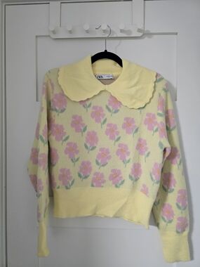 ZARA Pale Yellow Floral Scalloped Collar Sweater